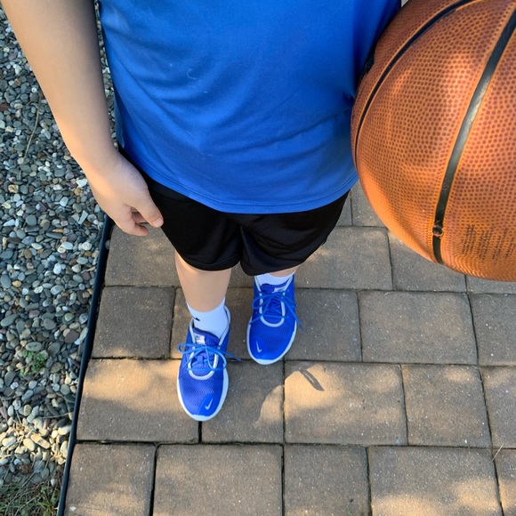 Nike - Picture 3 of 9